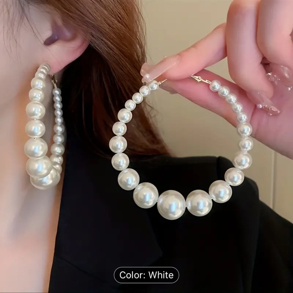 Jewelry - NWT pearl hoops